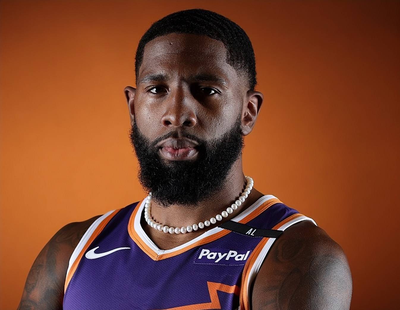 关于赛后NBA常规赛传出新动向，深圳男篮迎来里程碑，管理层表态——媒体盛赞，控场能力受关注的信息