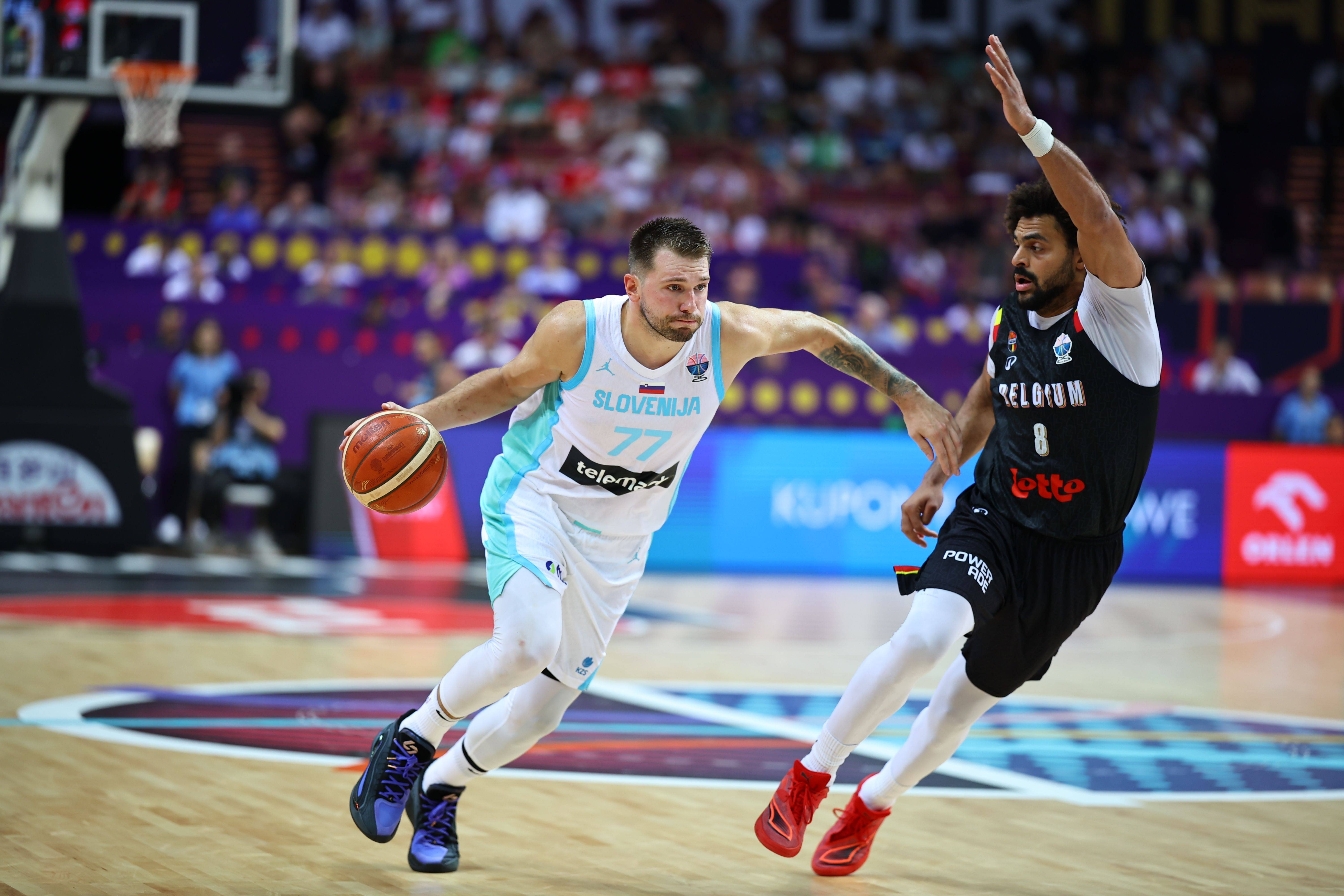 东契奇连续十五场比赛得分超过突破纪录,日本队挑战极限!的简单介绍 东契奇连续十五场比赛得分超过突破纪录,日本队挑战极限!的简单介绍