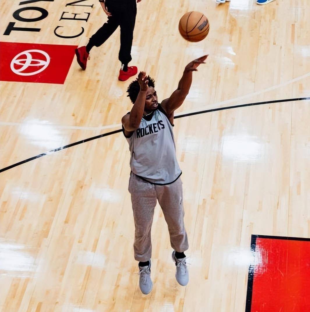 杜兰特连续五场比赛得分超过惊险取胜，切尔西挑战极限！的简单介绍